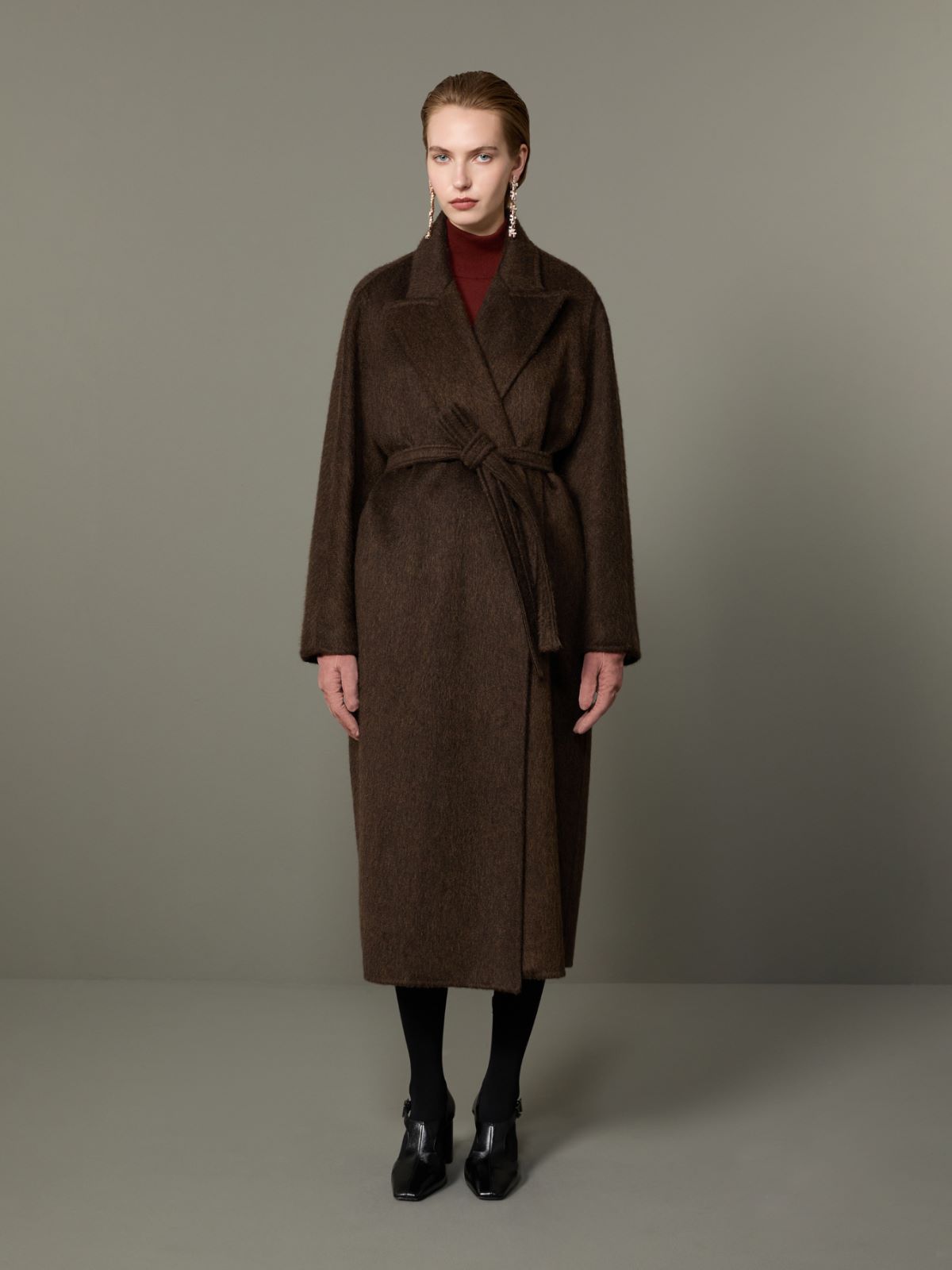 Dwurzędowy płaszcz oversize z kaszmiru i moheru - CIEMNOBRĄZOWY - Max Mara - 2