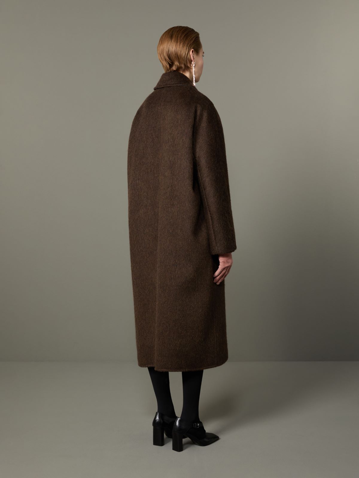 Dwurzędowy płaszcz oversize z kaszmiru i moheru - CIEMNOBRĄZOWY - Max Mara - 3