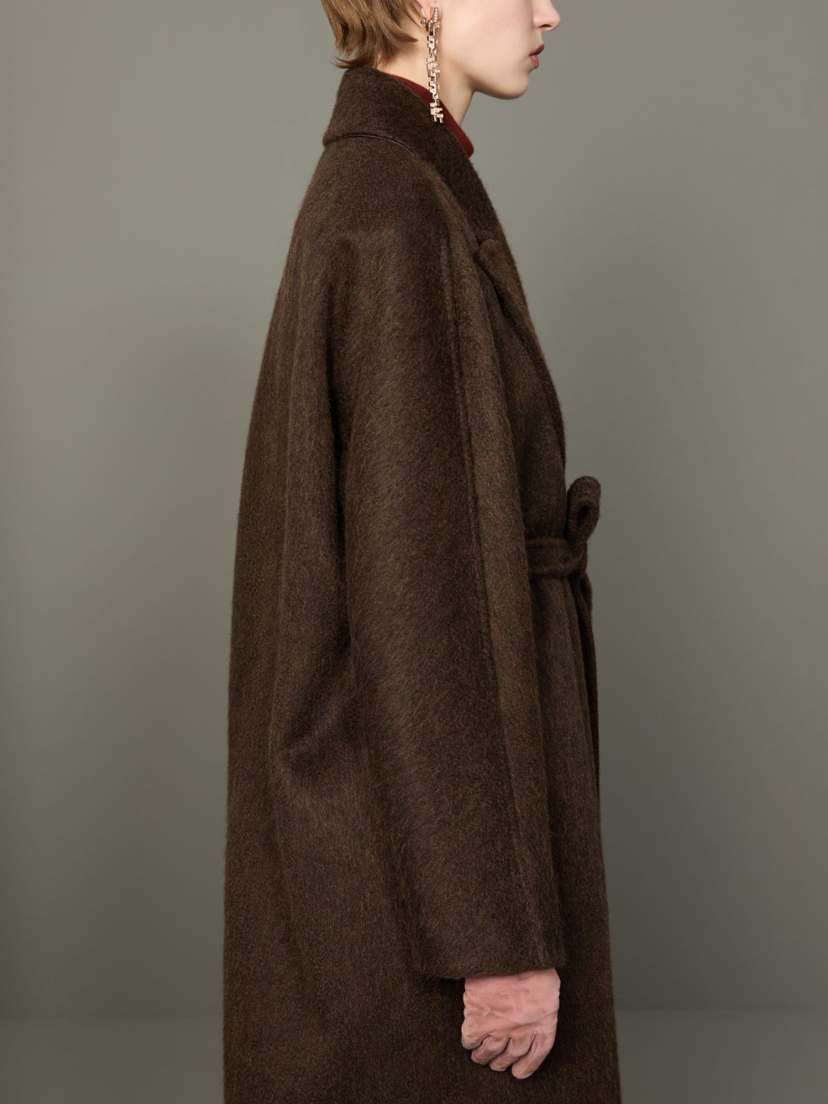 Dwurzędowy płaszcz oversize z kaszmiru i moheru - CIEMNOBRĄZOWY - Max Mara - 4