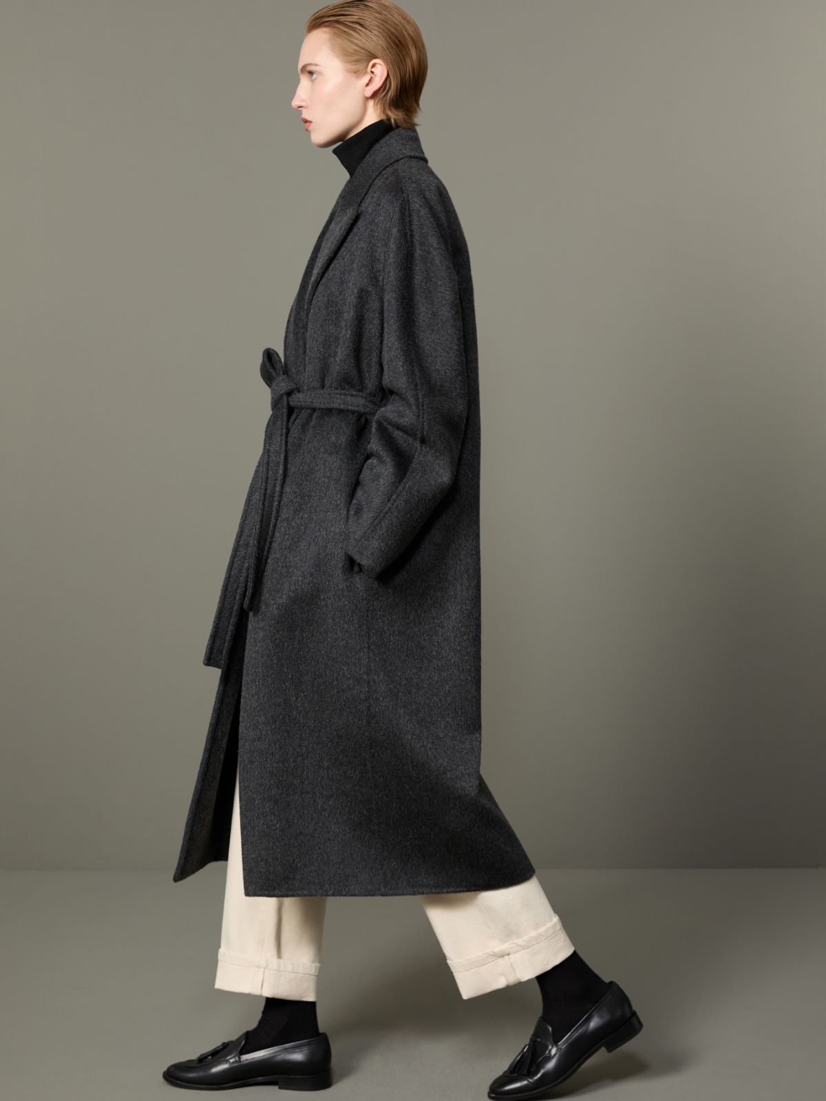 Dwurzędowy płaszcz oversize z kaszmiru i moheru - CZARNY - Max Mara - 4