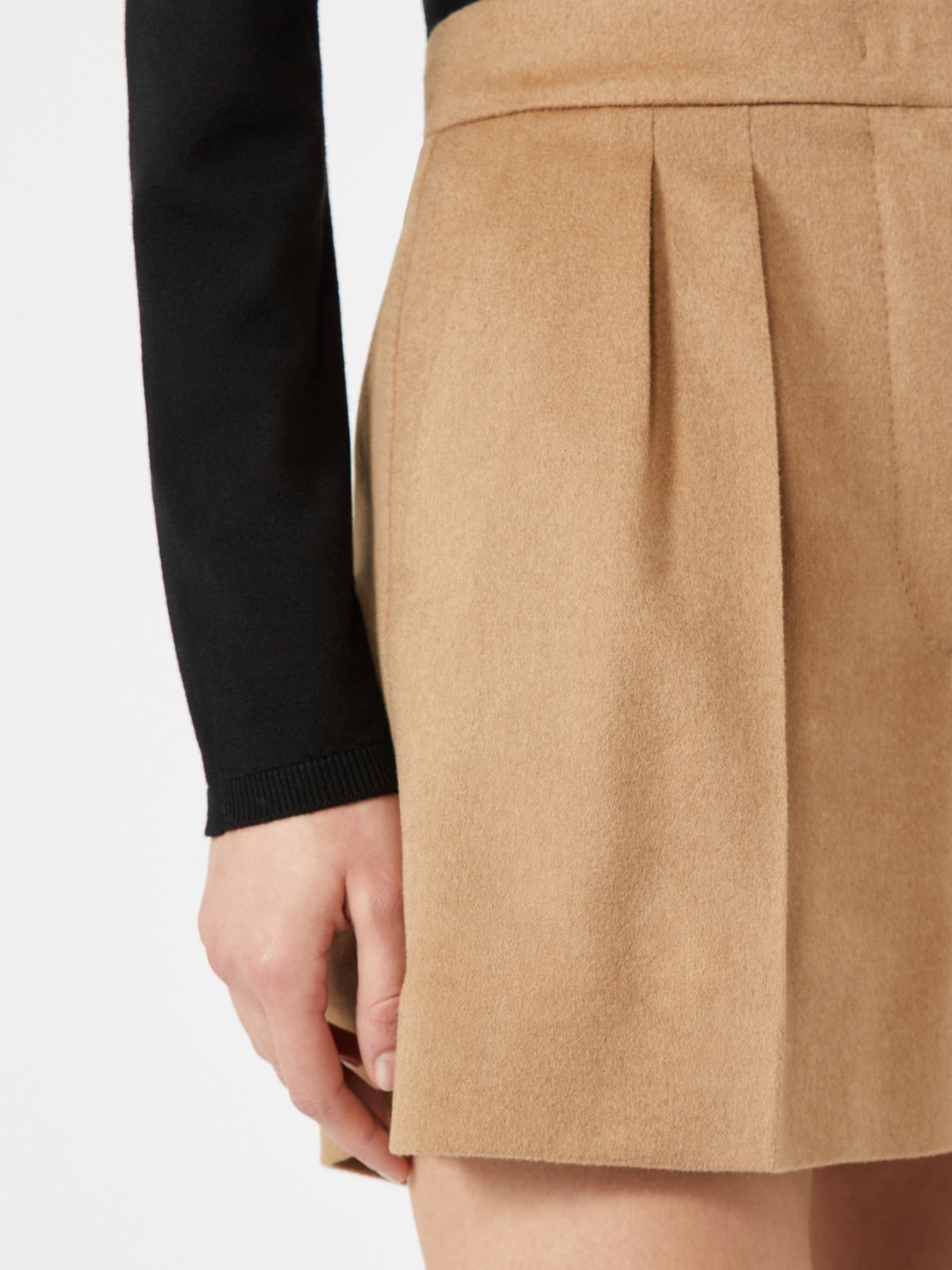 Sable-look baby camel shorts - KAMEL - Max Mara - 4