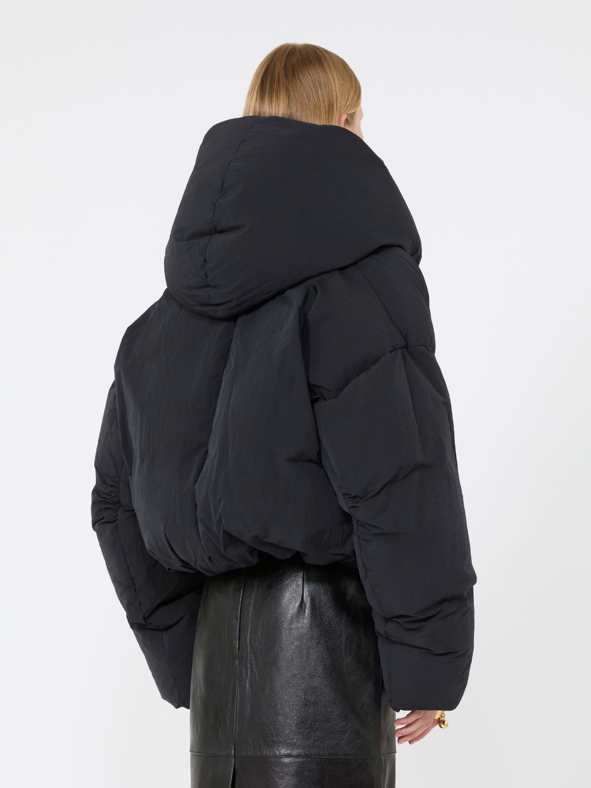 Krótka kurtka puchowa z gniecionej tkaniny - CZARNY - Max Mara - 3