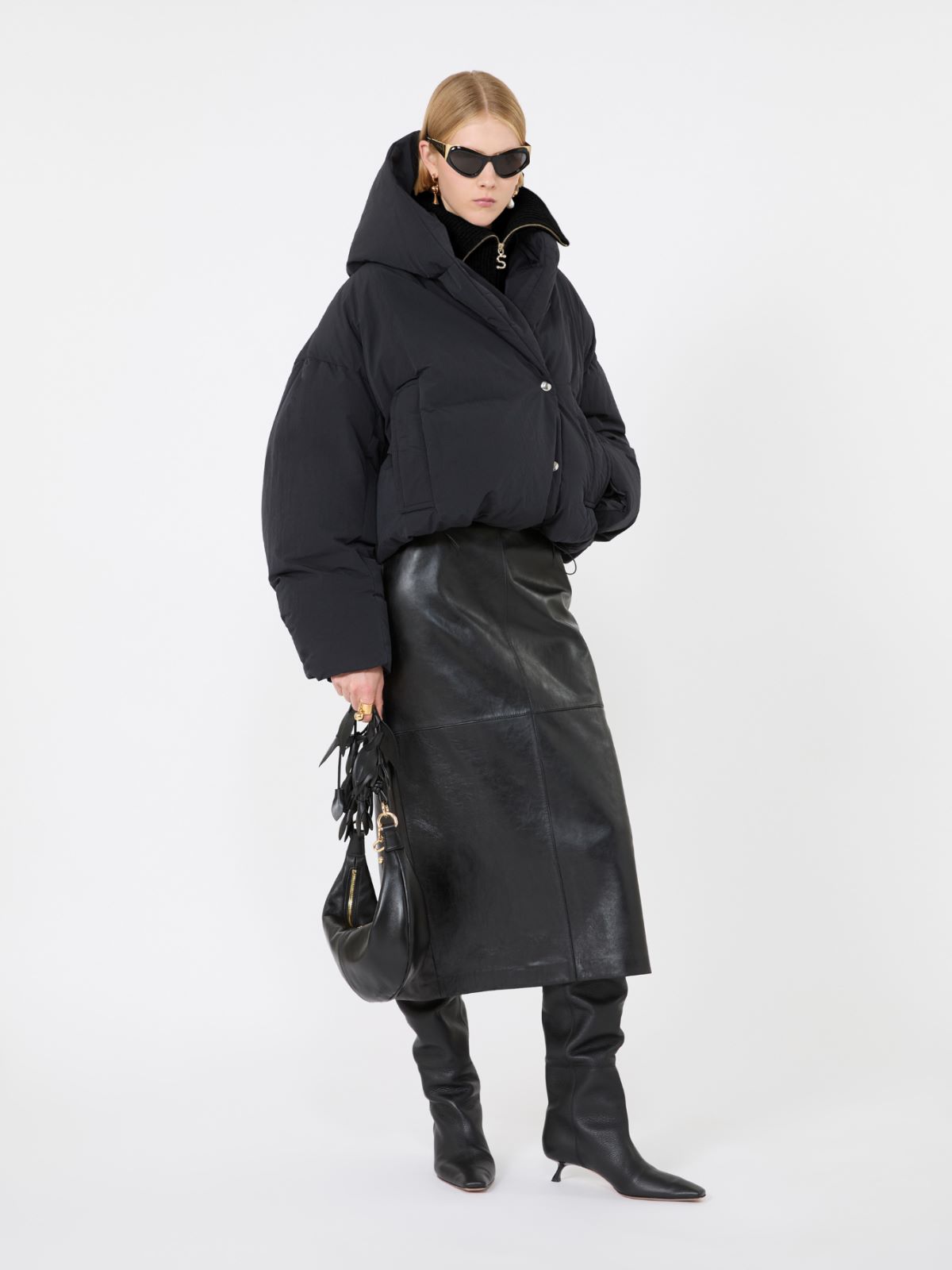 Krótka kurtka puchowa z gniecionej tkaniny - CZARNY - Max Mara
