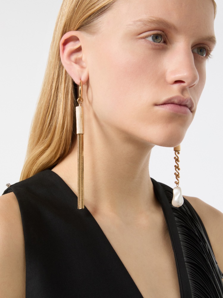 Asymmetrical metal earrings - GOLD