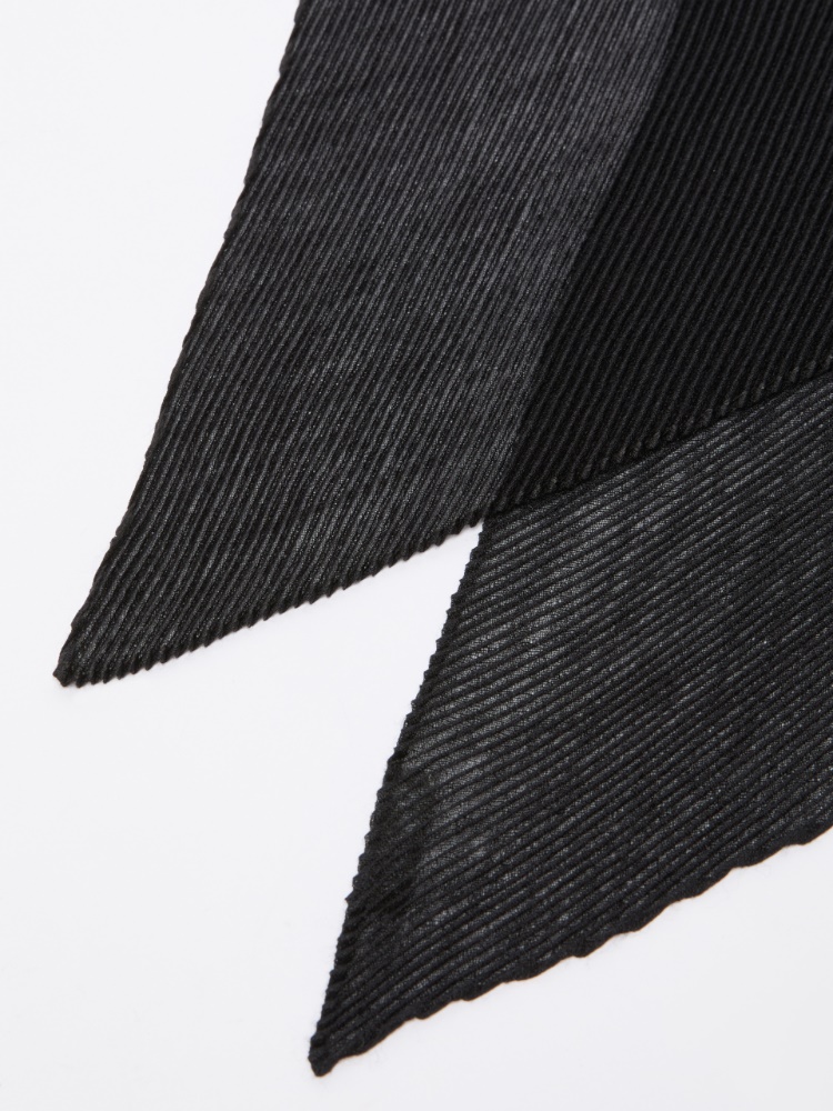 Pleated cashmere and silk stole