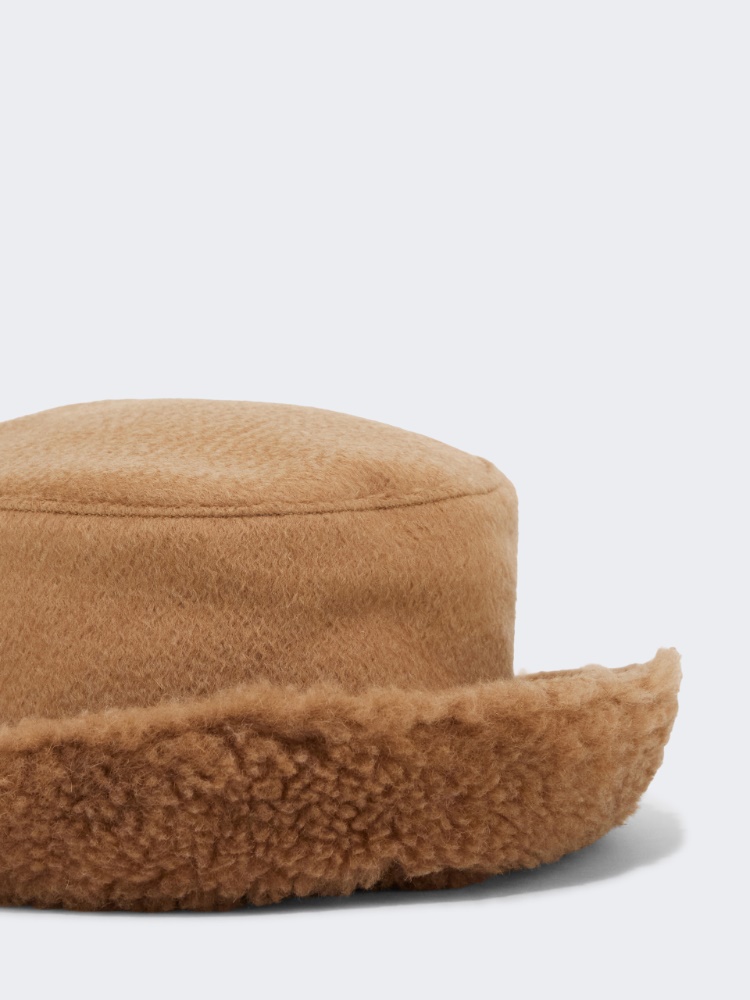 Reversible camel and Teddy fabric cloche hat - CAMEL - 2