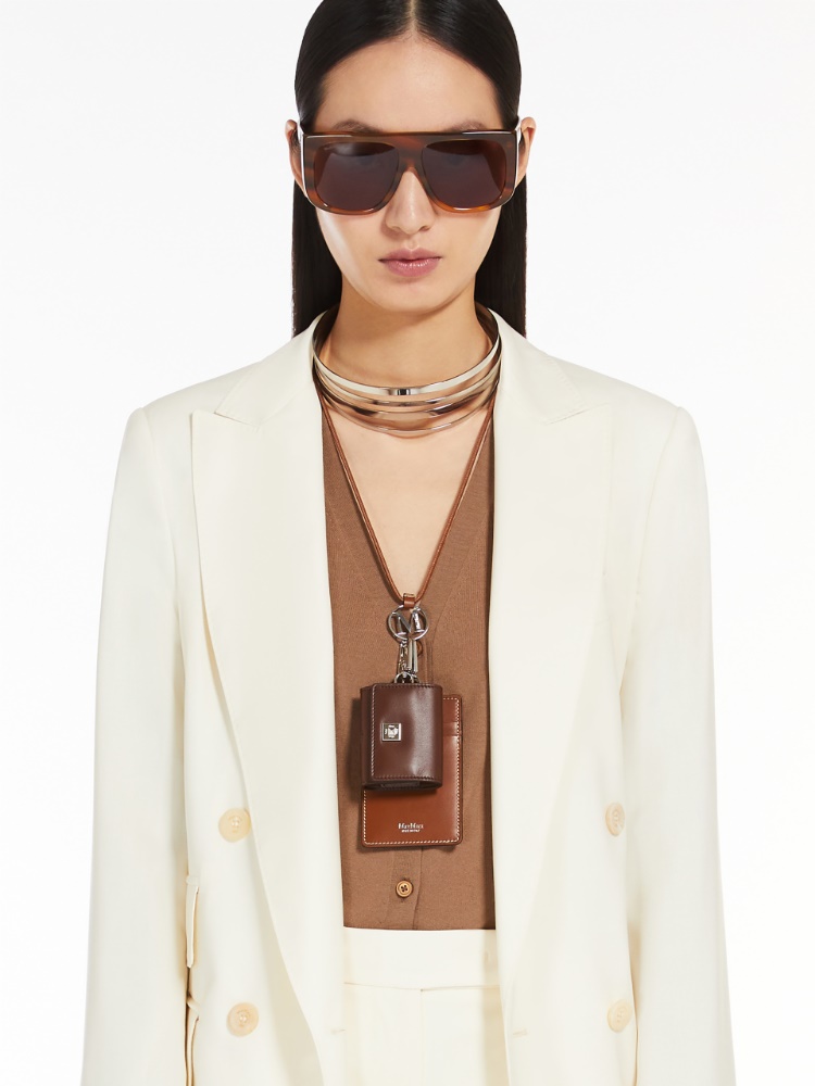 Leather badge holder - AMBER BROWN