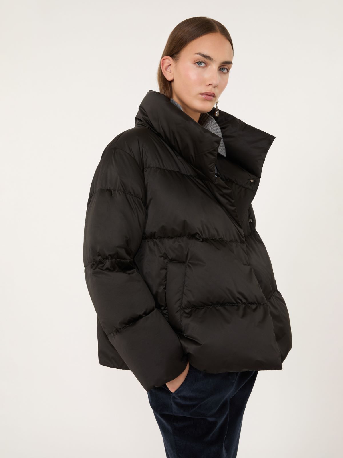 Short down jacket in technical satin - BLACK - Max Mara - 4