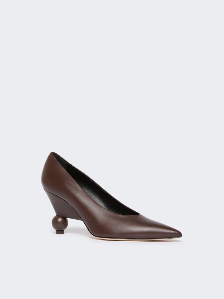 Patent leather court shoes