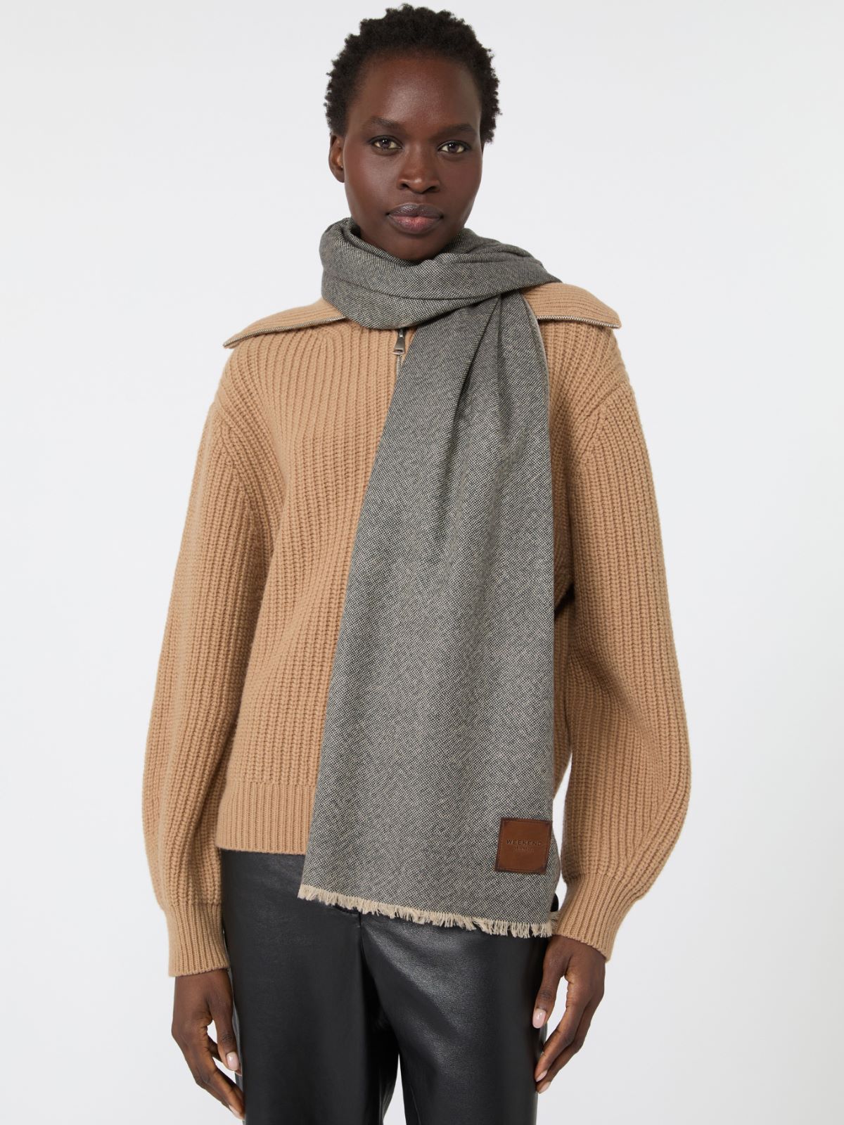 Yarn-dyed wool stole - BROWN