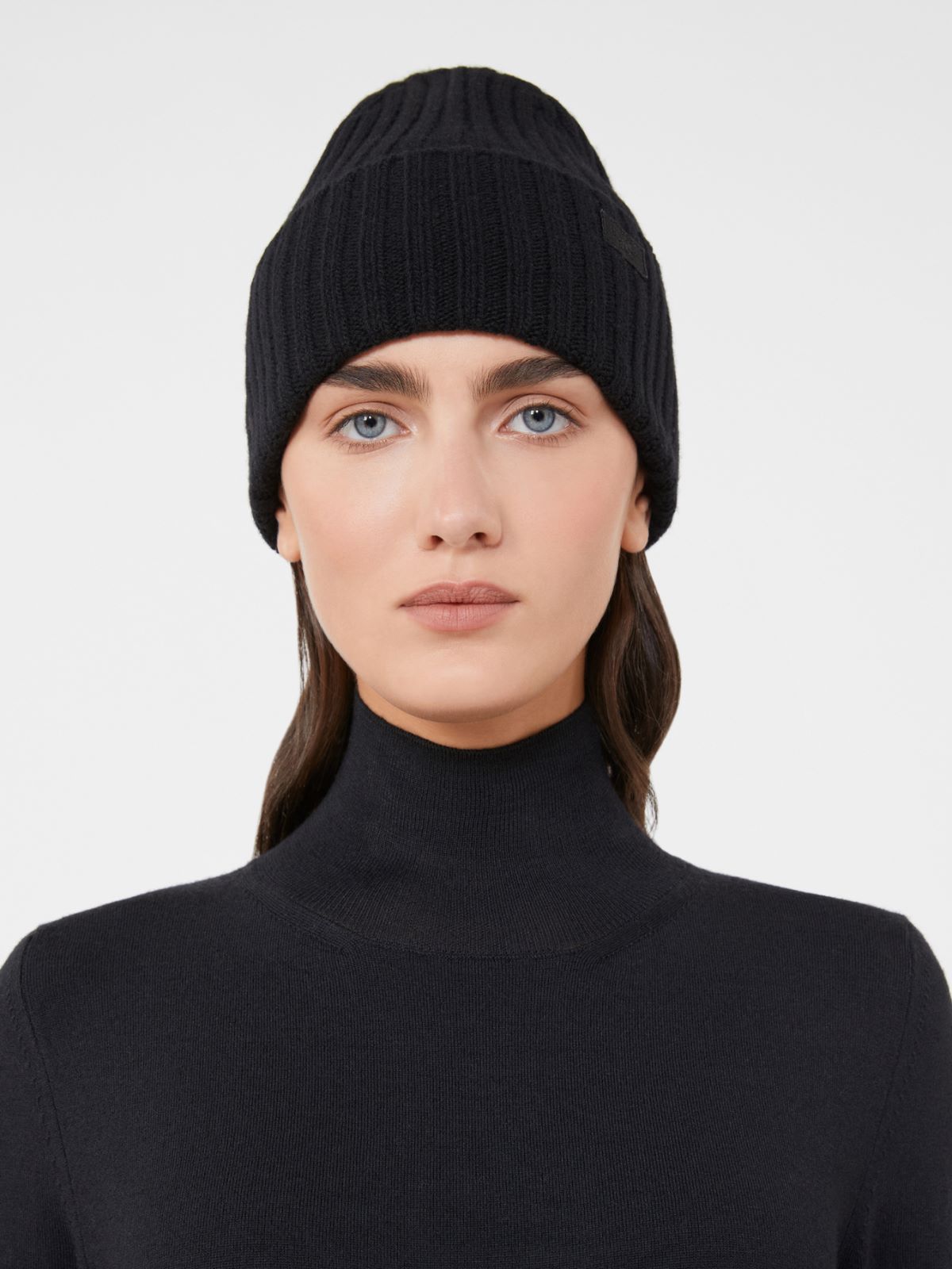 Cuffia in lana a coste + NERO - Max Mara