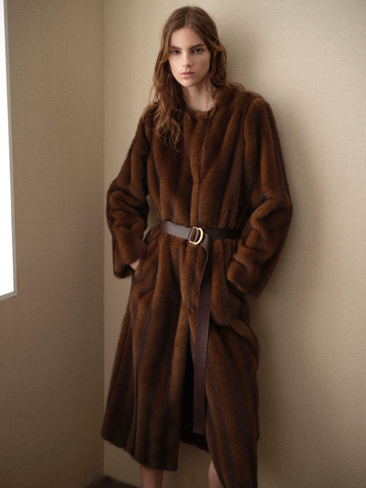Fluffy-textured long coat - HAZELNUT BROWN