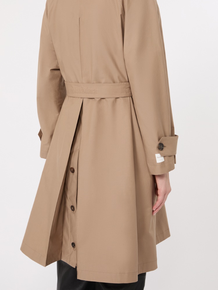 Doppelreihiger Trenchcoat aus wasserabweisendem Twill - KAMEL - 5