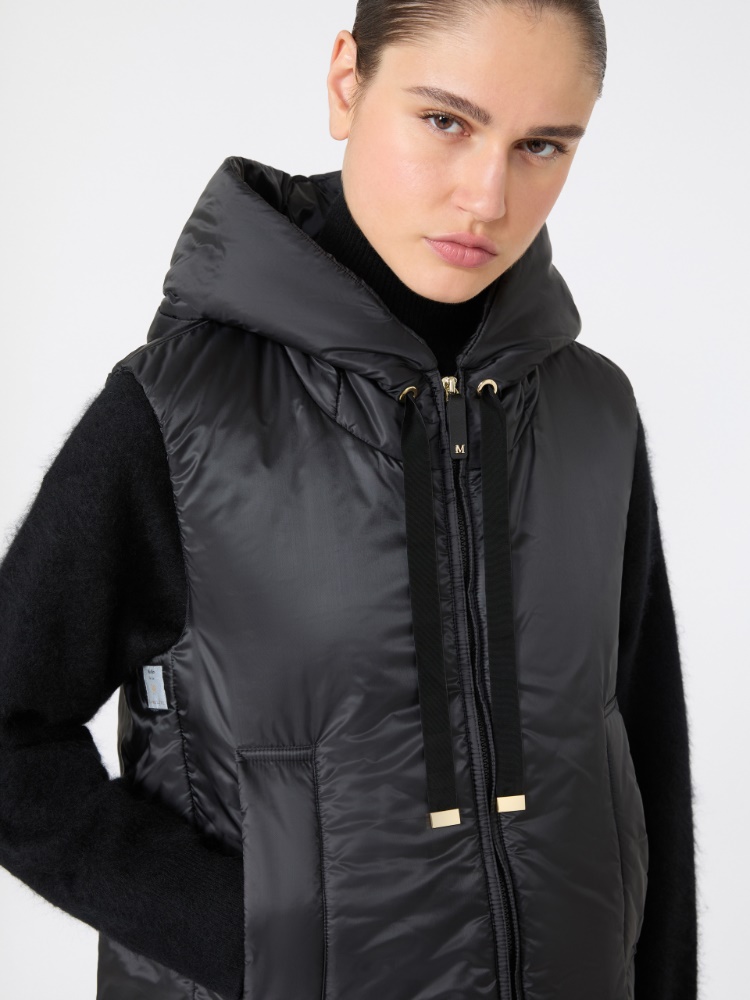 Padded water-repellent hooded gilet - BLACK