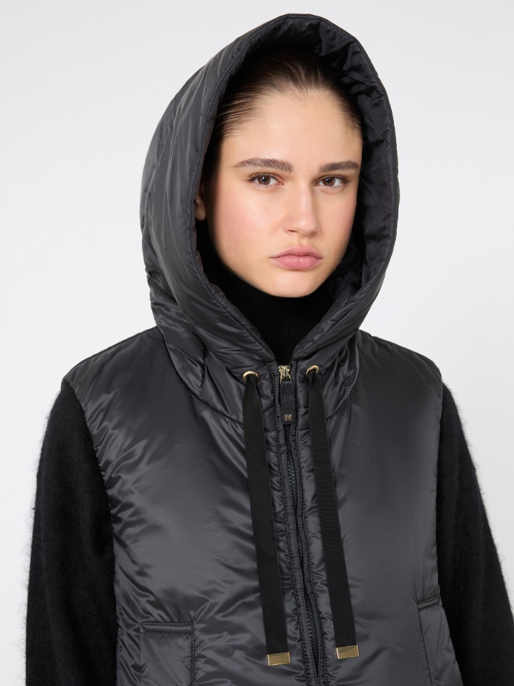 Padded water-repellent hooded gilet - BLACK