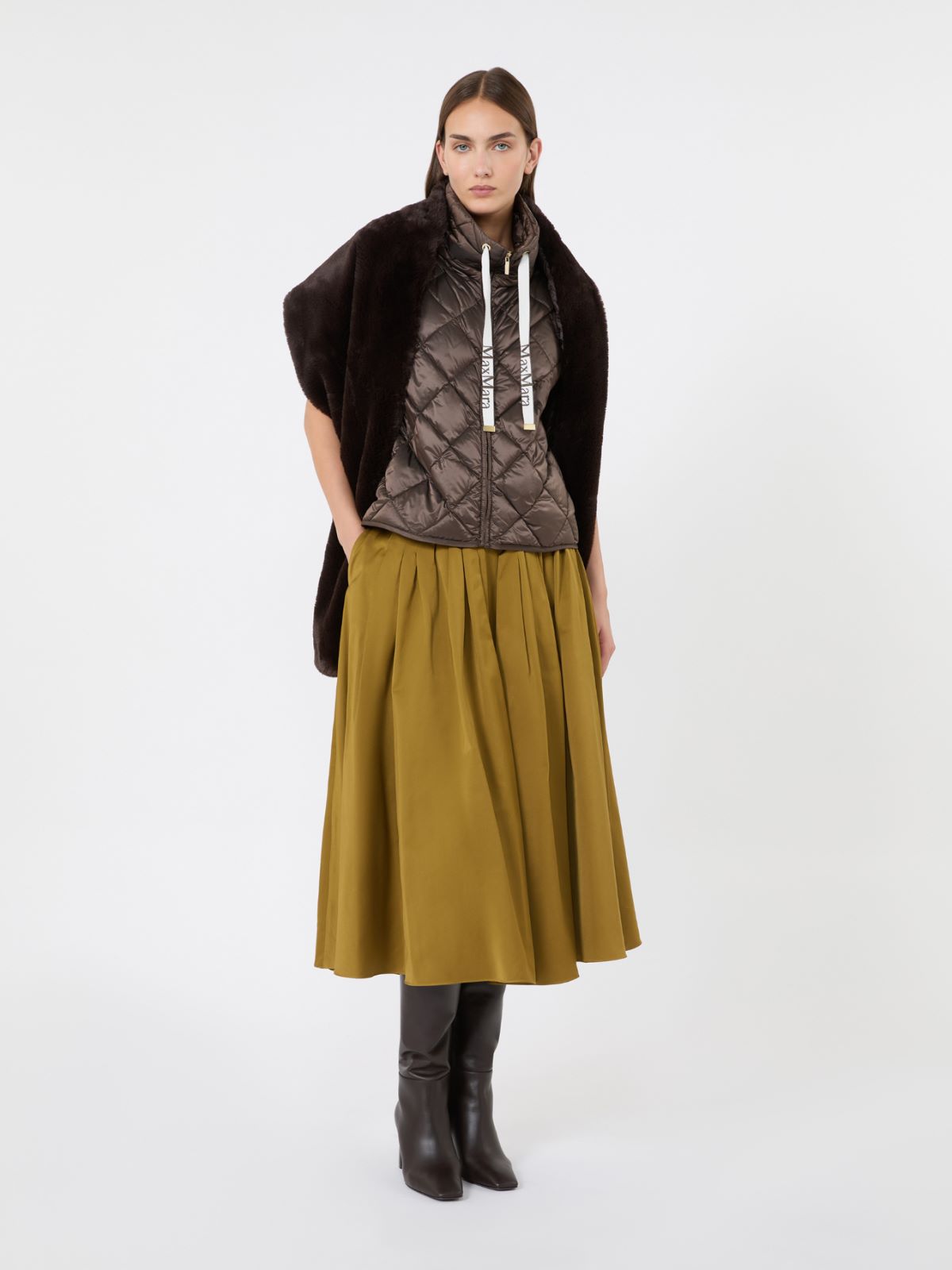 Diamond-patterned water-repellent canvas padded gilet - BROWN