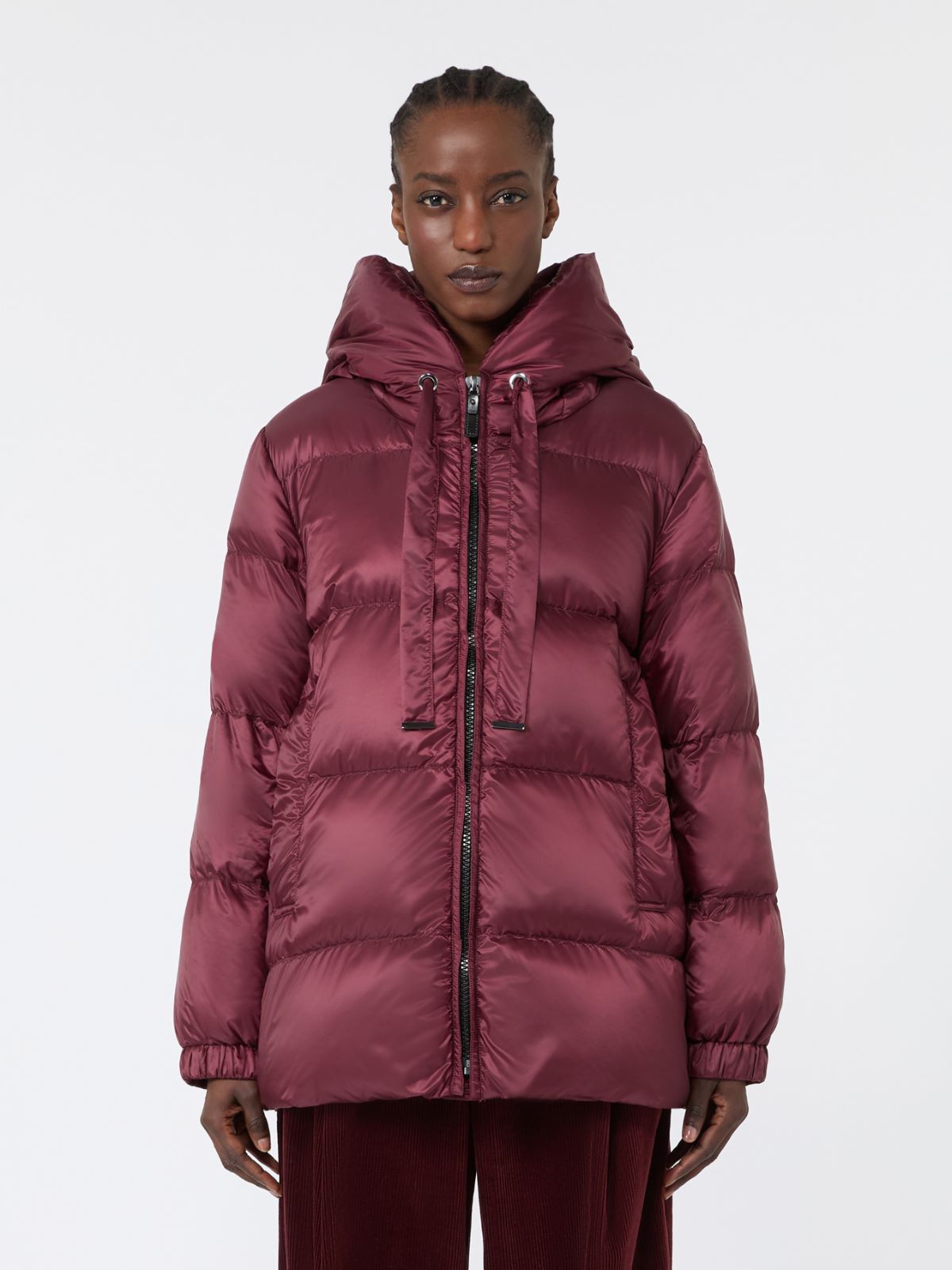 Szeroka pikowana kurtka z tkaniny wodoodpornej - BORDOWY - Max Mara - 2