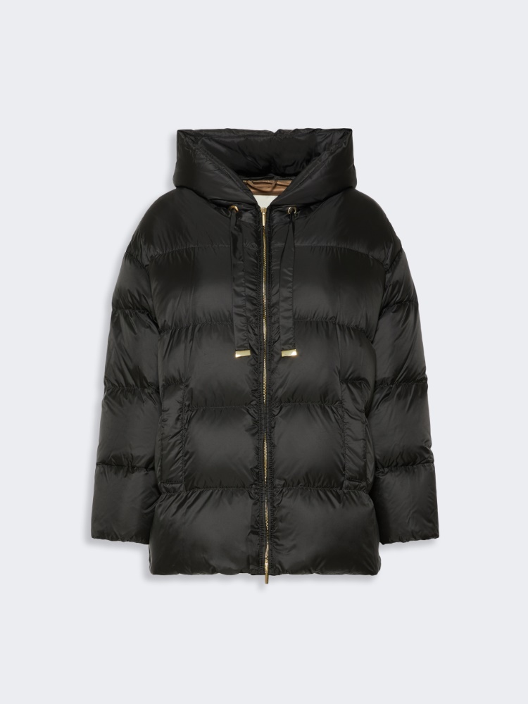 Short roomy puffer jacket in water-repellent plain-weave fabric