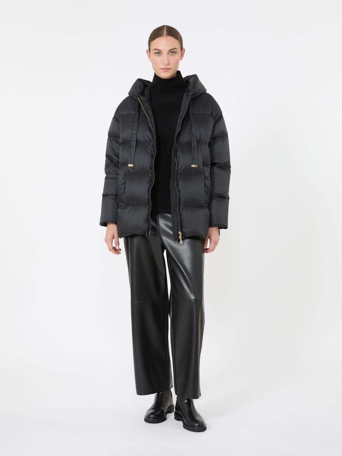 Short roomy puffer jacket in water-repellent fabric - BLACK - Max Mara