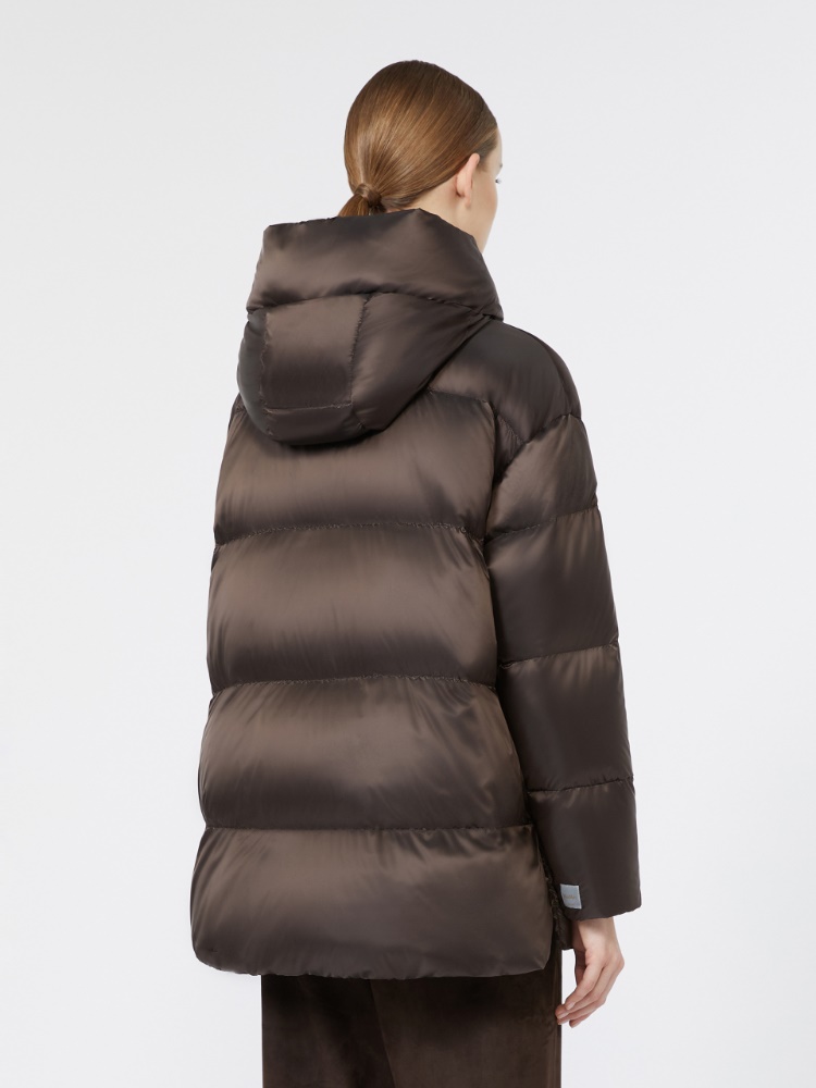 Krótka szeroka pikowana kurtka z tkaniny wodoodpornej - CIEMNOBRĄZOWY - Max Mara - 3