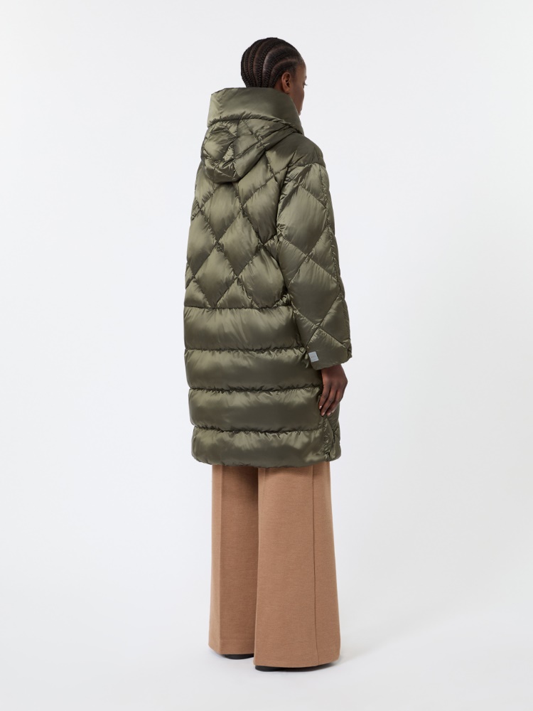 Pikowana kurtka midi z kapturem z tkaniny wodoodpornej - MCHOWY ZIELONY - Max Mara - 3