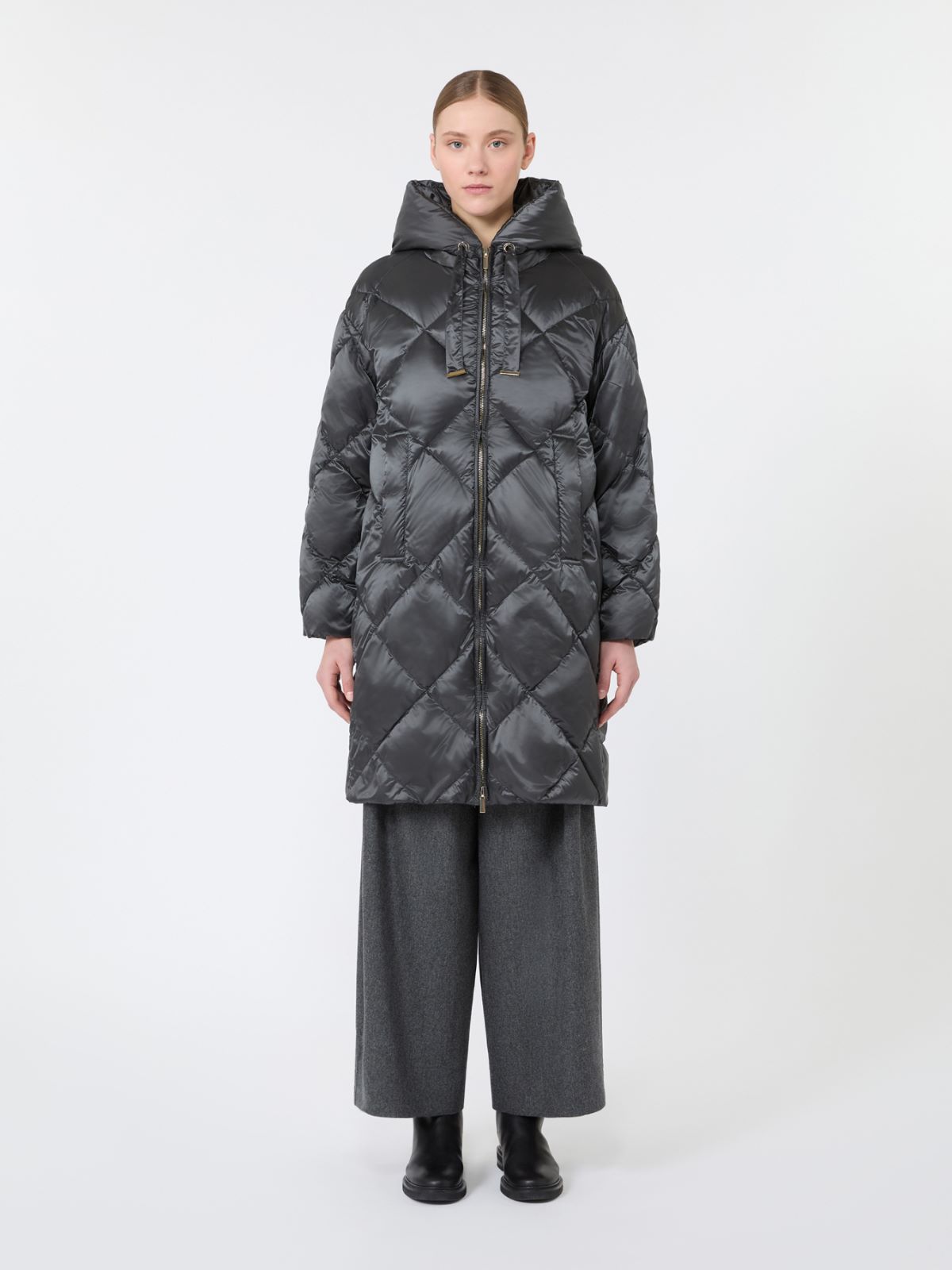 Pikowana kurtka midi z kapturem z tkaniny wodoodpornej - ŚREDNIOSZARY - Max Mara - 2