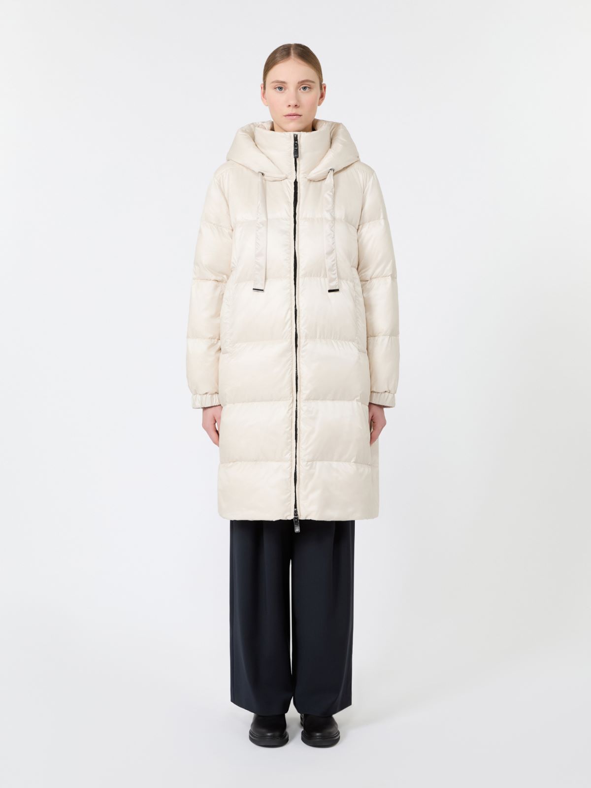 Szeroka pikowana kurtka midi z wodoodpornej tkaniny - WANILIOWY - Max Mara - 2