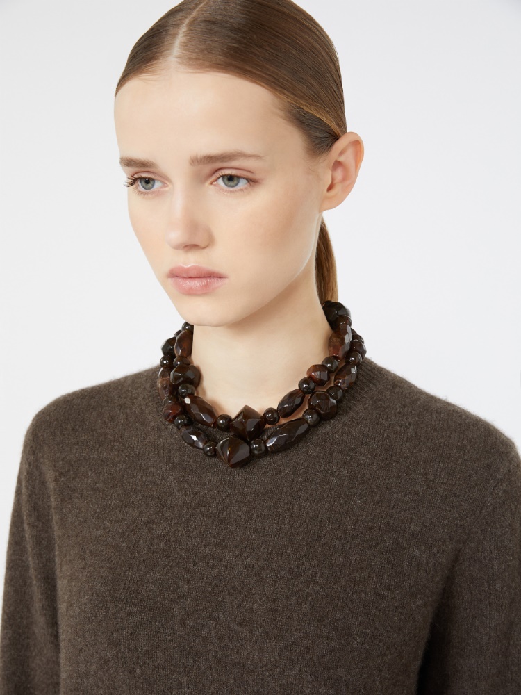 Double-wrap resin necklace - DARK BOWN